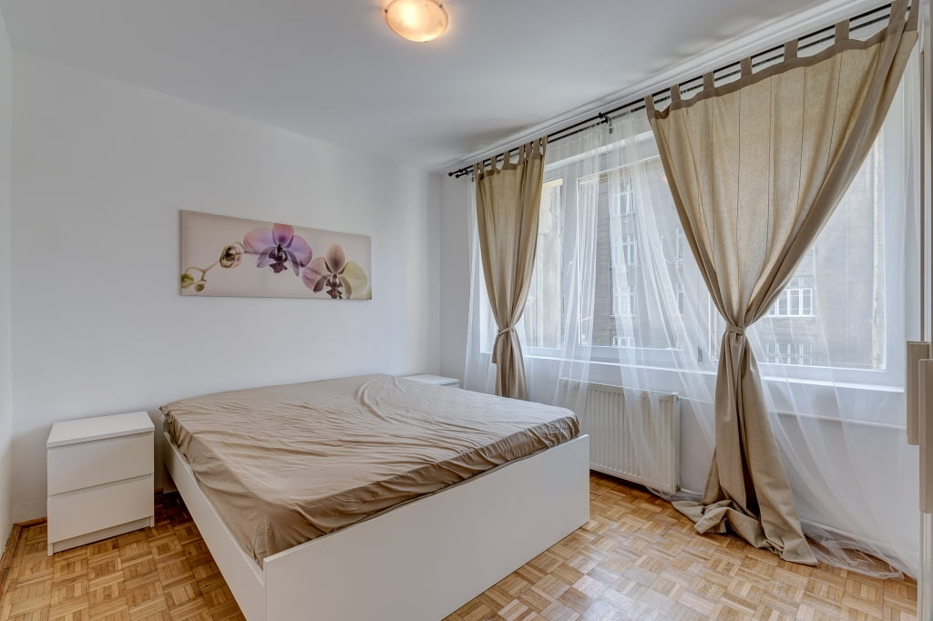Sala Palatului/Parc Cismigiu  apartament 2 camere mobilat si utilat modern